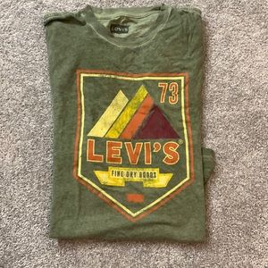 Levi’s shirt sleeve tee shirt